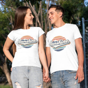 Camiseta Vintage Sunshine Retro Sun e Mountain Design