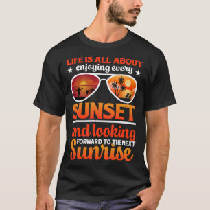 Camiseta Vintage Surfer Retro Surfing Beach Summer Vacation