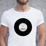 Camiseta Vinyl Record Vintage Music Lover Bachelor Party<br><div class="desc">Na moda vintage vinil record style solteiro fim de semana. Design apresenta registro de vinilo preto, solteiro de texto de fonte retrorativa fim de semana e nome e data personalizados. A parte de trás da camisa pode ser personalizada com nome e função de noivo, padrinho, padrinho de casamento etc. Clique...</div>