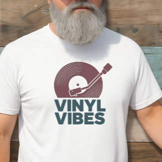 CAMISETA VINYL VIBES ONLY VINTAGE LOOK RECORD PLAYER TEE