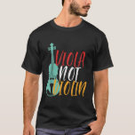 Camiseta Viola Not Violin Funny Violist Orchestra Music<br><div class="desc">Viola Não Violin Funny Viola Player. Design de fã de música da orquestra retrorreflectora da Vintage para aqueles tocando instrumento musical de corda em uma banda de música ou sinfonia. Legal mercadoria de amante de música clássica para violista, violinista, músico e artista. Perfeito para professor de viola, fã de orquestra...</div>