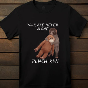 Camiseta Viral Punch Monkey Abraçando Brinquedo Fofo