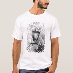 Camiseta Visão em preto e branco de luminária