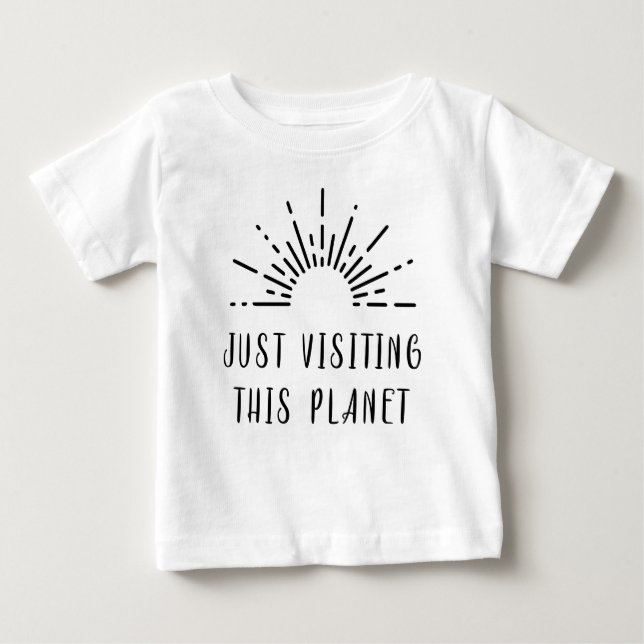 Camiseta Visitando Este Planeta Sol Burst (Frente)