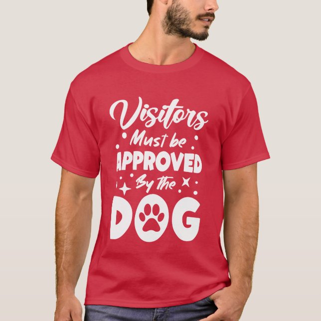 Camiseta Visitantes Aprovados pelo Cachorro Cachorro Mãe Ca (Frente)