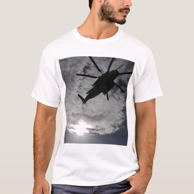 Camiseta Vista de baixo ângulo de um CH-53E (Frente)
