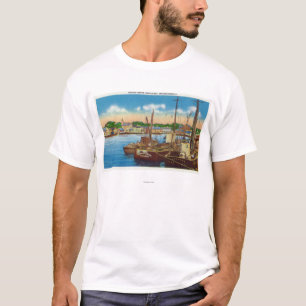 Camiseta Vista de barcos de pesca no porto