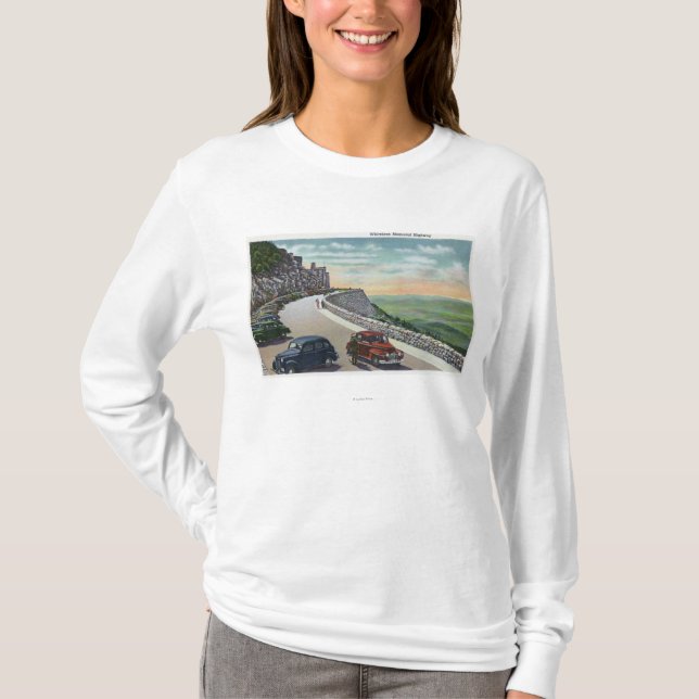 Camiseta Vista de carros velhos no memorial Hwy de (Frente)