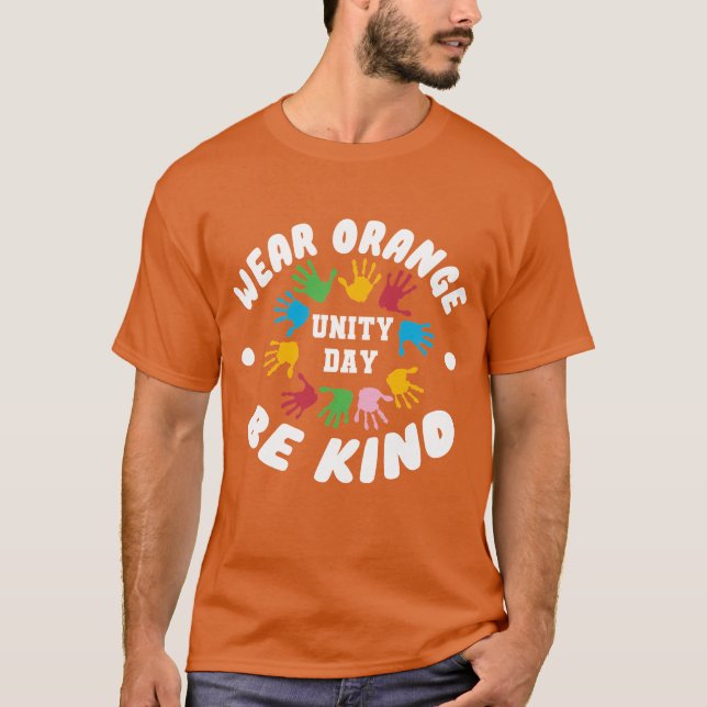 Camiseta vista laranja seja gentil dia de unidade (Frente)