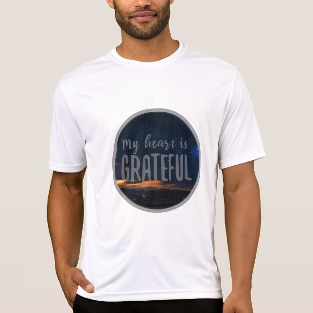 Camiseta Vistas positivas sobre o trabalho e a autoaceitaçã (Frente)