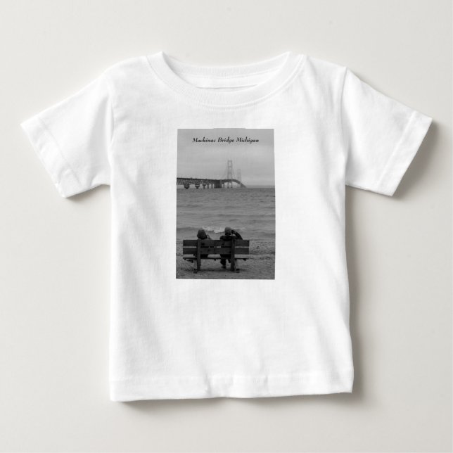 Camiseta Visualizando Escala de Cinza da Ponte Mackinac (Frente)