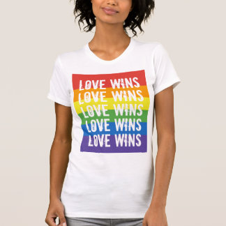 Camiseta Vitórias do amor - bandeira do arco-íris da