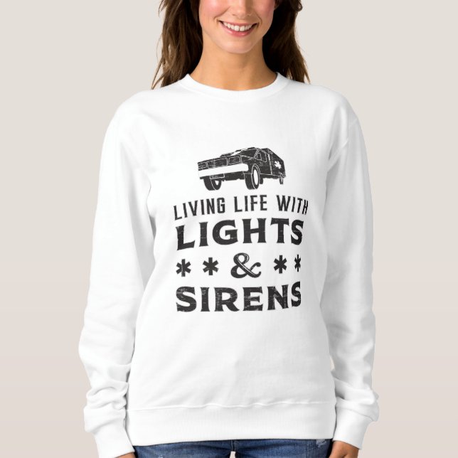 Camiseta Vivendo com luzes paramédicas Ambulância EMS Engra (Frente)