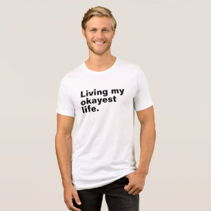 Camiseta Vivendo minha vida mais agradável. design de texto