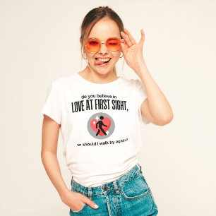 Camiseta Você Acredita No Amor Na Primeira Vista Da Camisa?