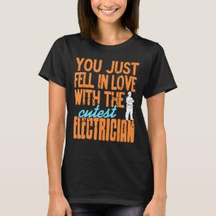 Camiseta Você Apaixonou-Se Por Um Eletrônico Mais Corajoso