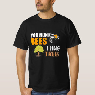 Camiseta Você Caça As Abelhas Eu Abraço As Árvores