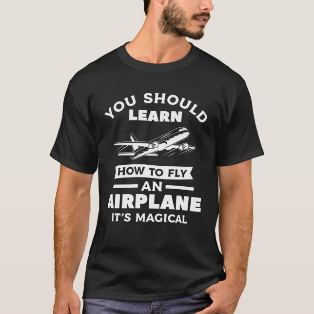 Camiseta Você deveria aprender a voar num avião É mágico (Frente)