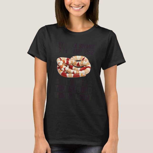 Camiseta Você Deveria Se Preocupar Com Cobra De Leite (Frente)
