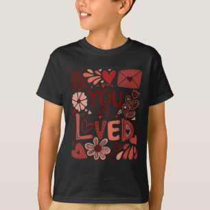 Camiseta Você É Amado Boho Dia dos Namorados Floral