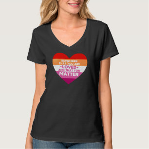 Camiseta Você é amado Você importa (bandeira lésbica coraçã