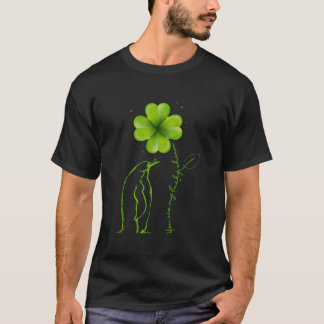 Camiseta Você É Meu Amuleto da Sorte Pinguim Trevo de São P