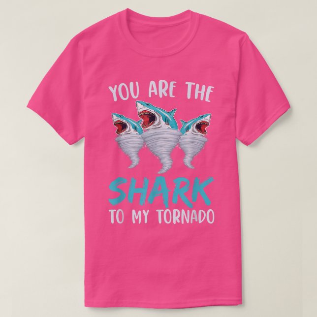 Camiseta Você É O Tubarão Para O Meu Tornado Para O Lover D (Frente do Design)