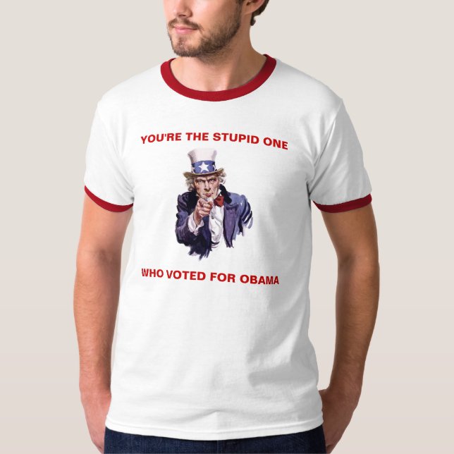 Camiseta VOCÊ é o UM WHO ESTÚPIDO VOTADO PARA OBAMA (Frente)