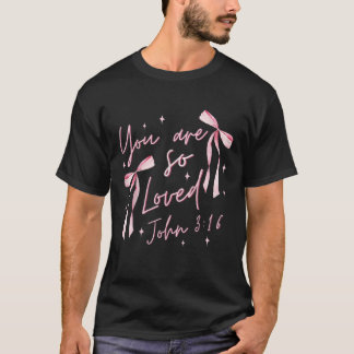 Camiseta Você É Tão Amada Coqueta John 3 16 Cristão Rosa