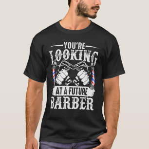 Camiseta Você está olhando para um futuro barbeiro - Engraç