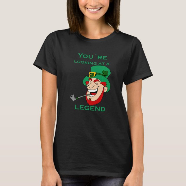 Camiseta Você Está Olhando Para Uma Lenda Dia De São Patríc (Frente)