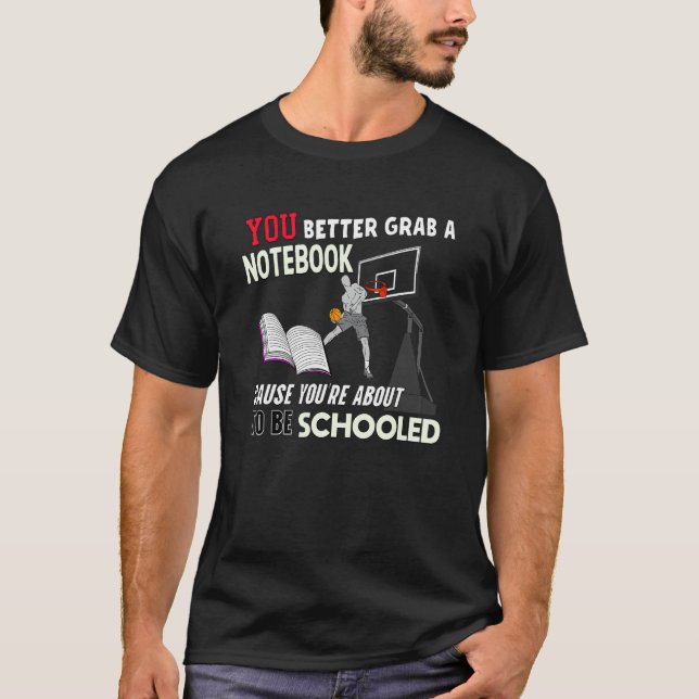 Camiseta Você está prestes a ser educado - Uma Engraçada Tr (Frente)
