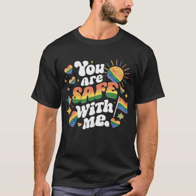 Camiseta Você está Seguro comigo LGBT Arco-íris Gay (Frente)