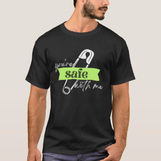 Camiseta Você está seguro comigo, segurando pino de saúde m