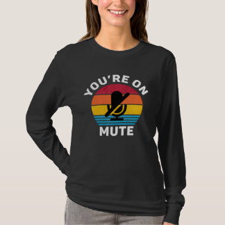 Camiseta Você Está Silenciado Trabalho De Casa vintage e re