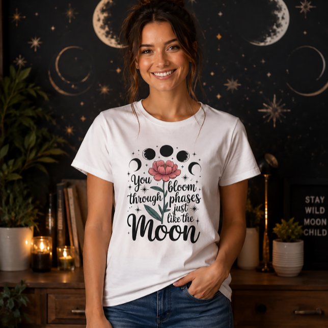 Camiseta Você Floresce Através das Fases Lua Peônia Flor (Criador carregado)
