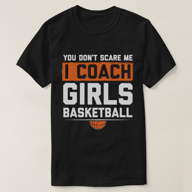 Camiseta Você Me Assusta Eu Ensino Meninas Que Basquete Eng (Frente do Design)