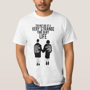 CAMISETA VOCÊ ME CONHECEU EM UM TEMPO MUITO ESTRANHO NA MIN