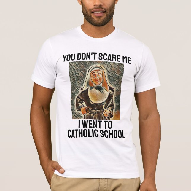 CAMISETA VOCÊ NÃO ME ASSUME EU FUI À ESCOLA CATÓLICA (Frente)