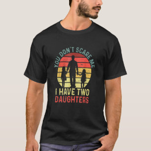 Camiseta Você não me assusta Eu tenho duas filhas pais Da