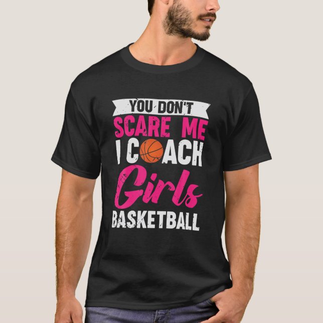 Camiseta Você não me assusta Eu treino garotas no basquete (Frente)