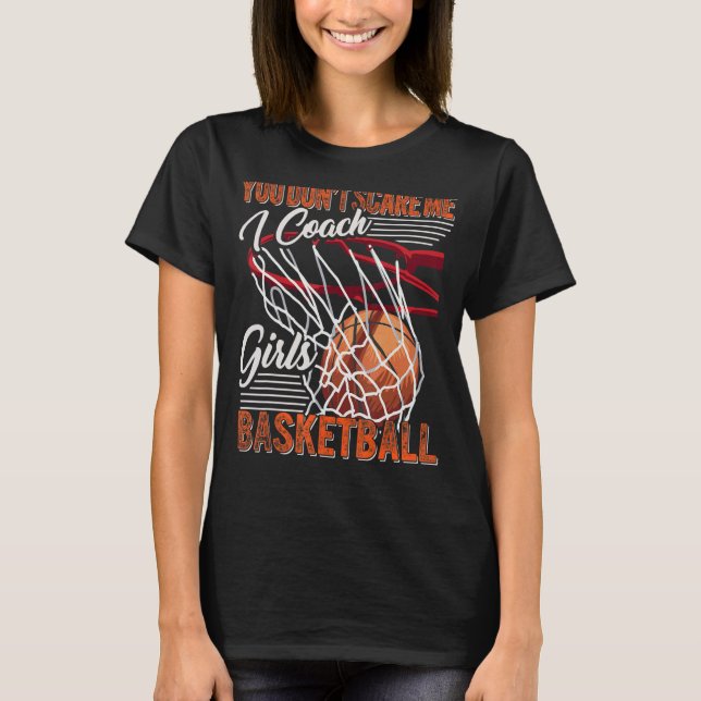 Camiseta Você não me assusta Eu treino moças no basquete (Frente)