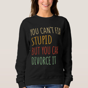 Camiseta Você não pode consertar estúpido, mas pode se divo