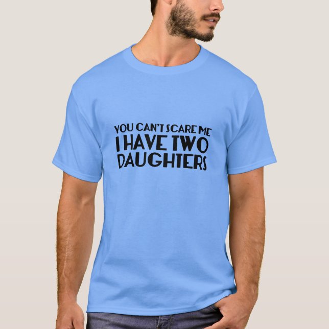 Camiseta Você não pode me assustar Eu tenho duas filhas (Frente)