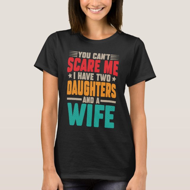Camiseta Você não pode me assustar, eu tenho duas filhas e  (Frente)