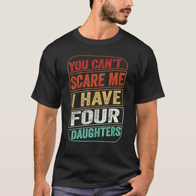 Camiseta Você não pode me assustar Eu tenho quatro filhas P (Frente)