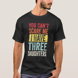 Camiseta Você não pode me assustar Eu tenho três filhas ret