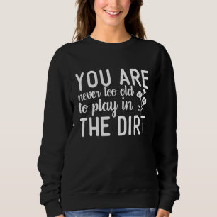 Camiseta Você nunca é muito velho para jogar na jardinagem 