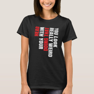 Camiseta Você Parece Muito Estranho Fazendo Isso Com a Sua 