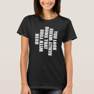 Camiseta Você Parece Muito Estranho Fazendo Isso Com a Sua 